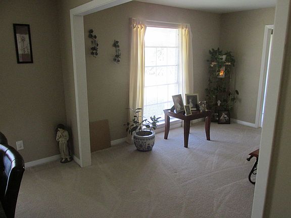 5th image of 206 Tanglewood St