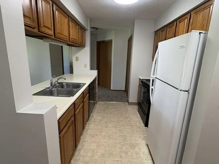 36 Plex - Village Green Apartments — Photo 5