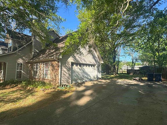 2nd image of 902 10th St SW