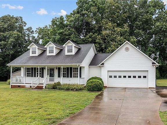 5th image of 285 Chase Dr