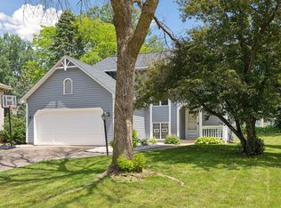 470 Mary St S, Maplewood, MN 55119