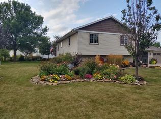 324 Meadowview Dr, Saint Charles, MN 55972