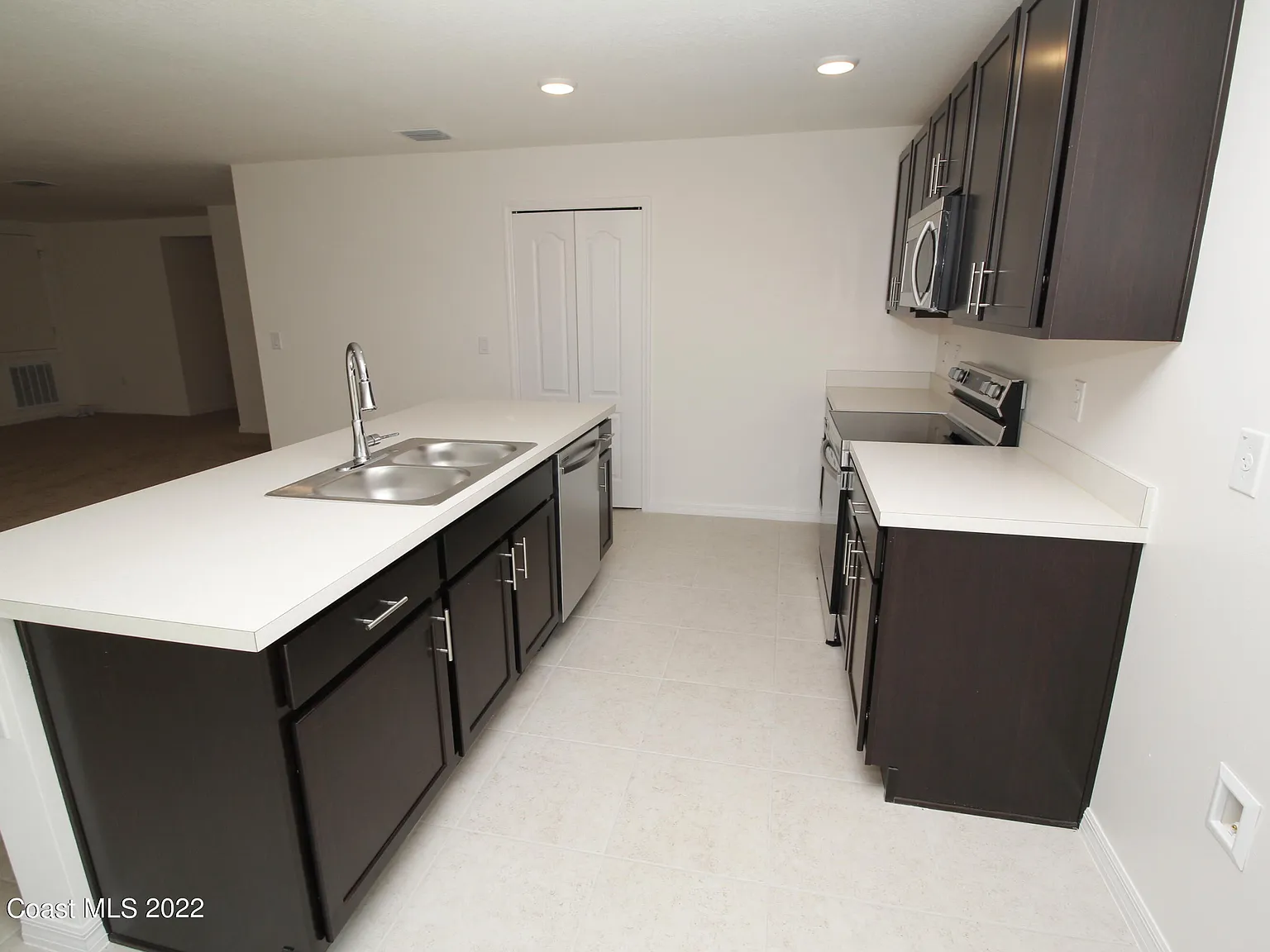 4 bed, 2.0 bath, 1867 sqft, $1,895 — Photo 3