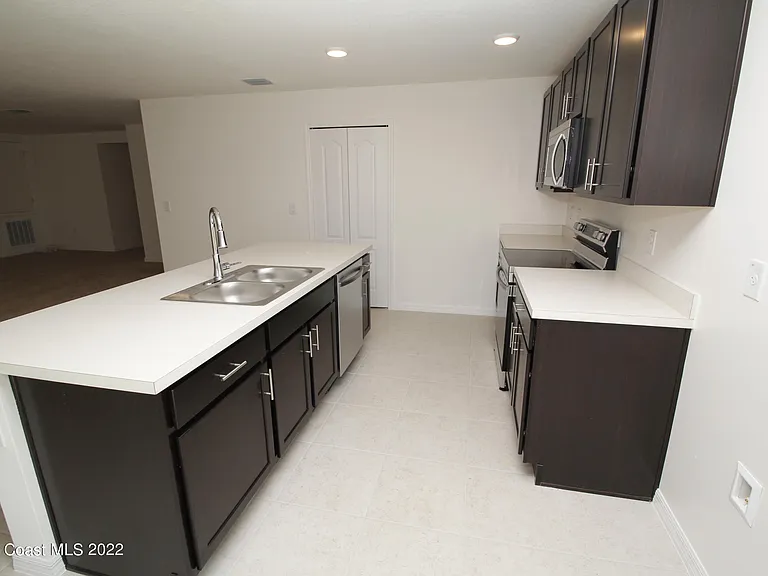 1450 Traverse St SE — Photo 3