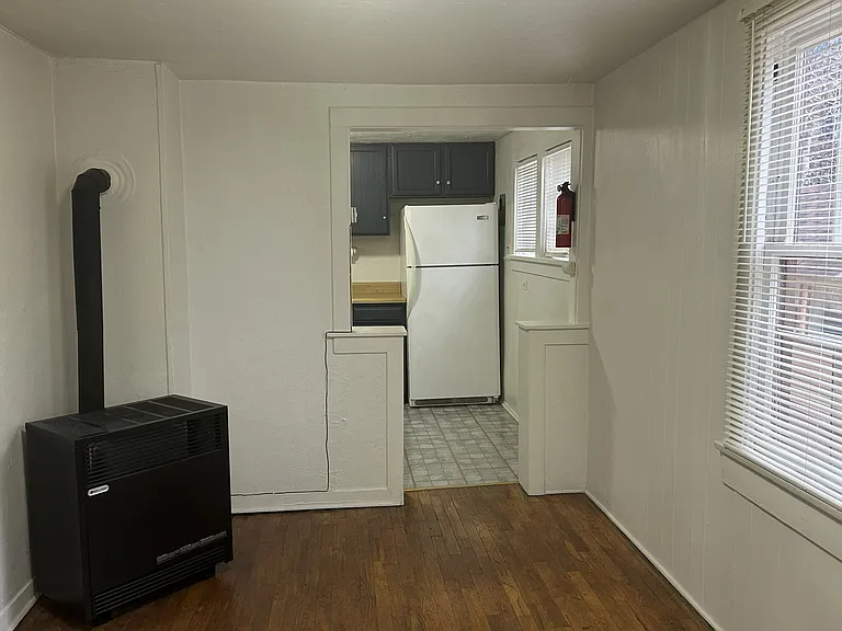 908 Midland Ave — Photo 6