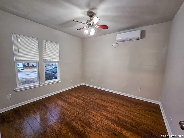 1124 Fenfield Ave — Photo 7