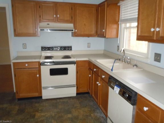 5th image of 3532 Lawndale Dr