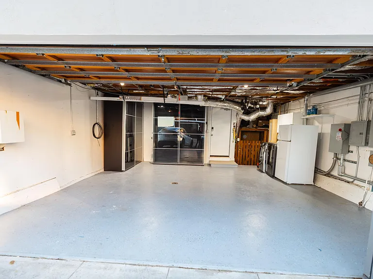 541 Duncan St — Photo 23