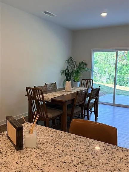 1030 Sutherland Ln — Photo 5
