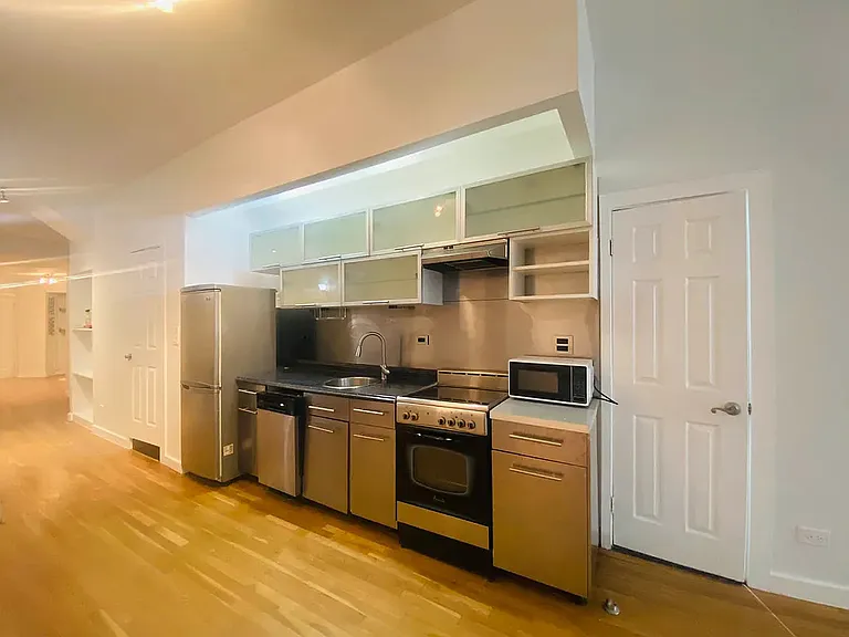 102 W 29th St #2 — Photo 1