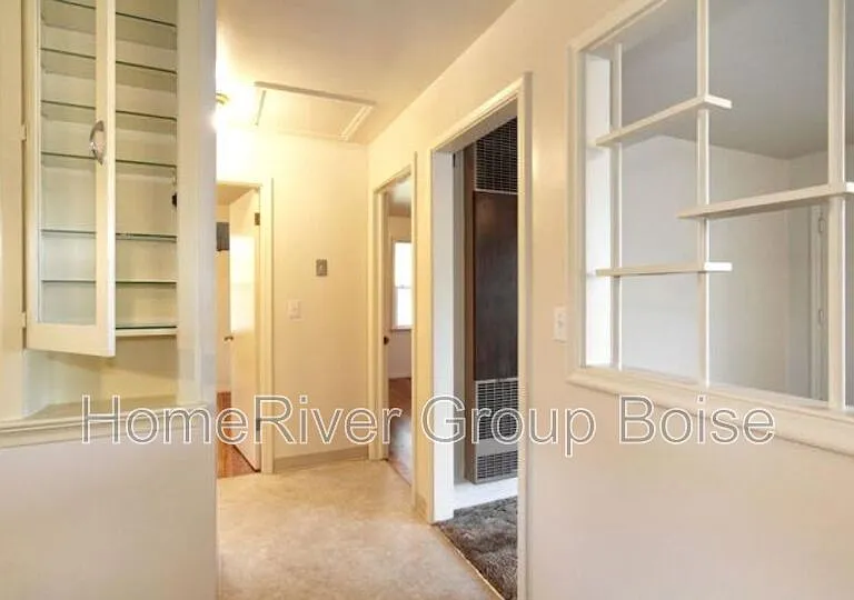 2201 W Dorian St — Photo 9