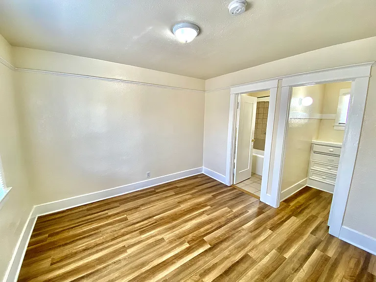 1032 W 1st St #B — Photo 8