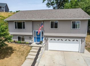 10 Dessa Rain Dr, Reedsburg, WI 53959