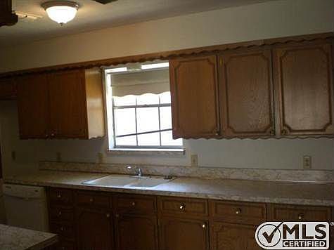 3rd image of 1608 Shady Glen Ln