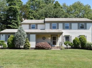2 School View Dr, Morris Plains, NJ 07950