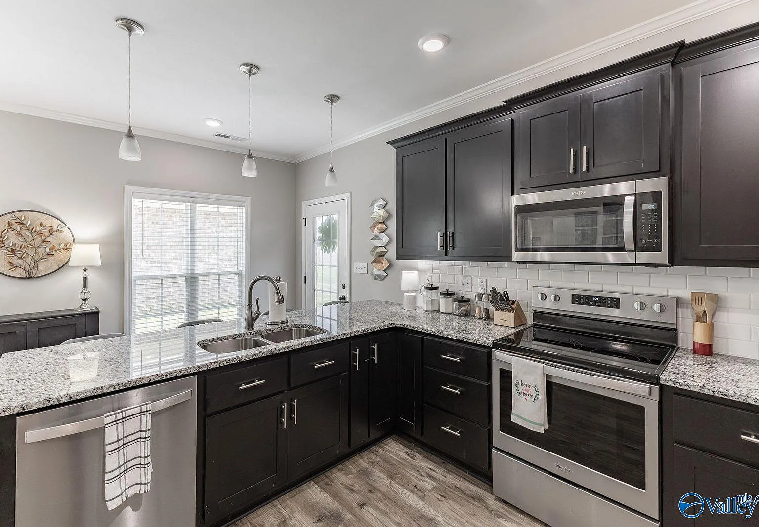 3 bed, 2.5 bath, 1961 sqft, $1,850 — Photo 3