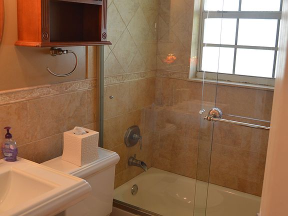4th image of 5201 SW 31st Ave APT 225