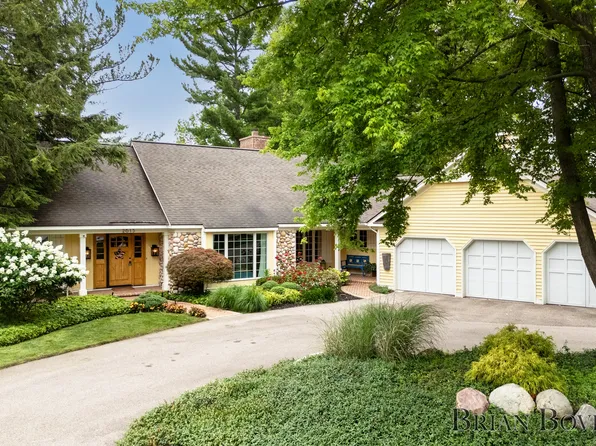 2615 Greentree Dr SE, Grand Rapids, MI 49546