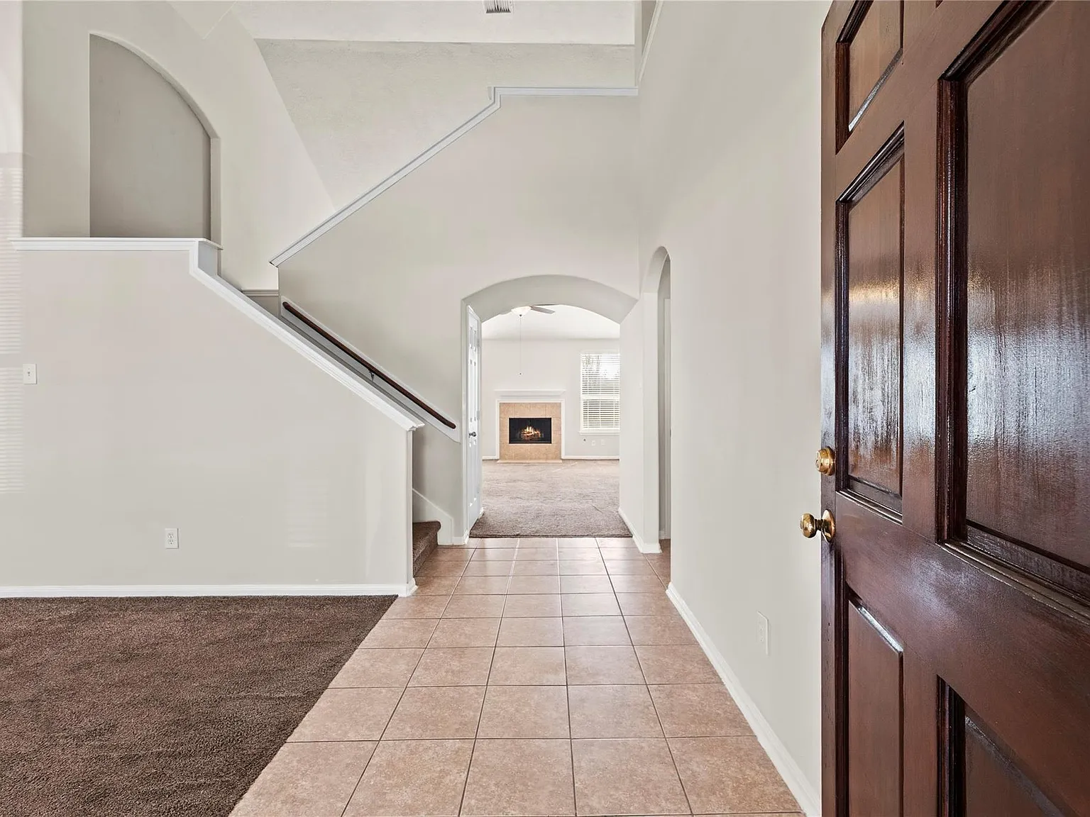 4 bed, 2.5 bath, 2512 sqft, $2,400 — Photo 3