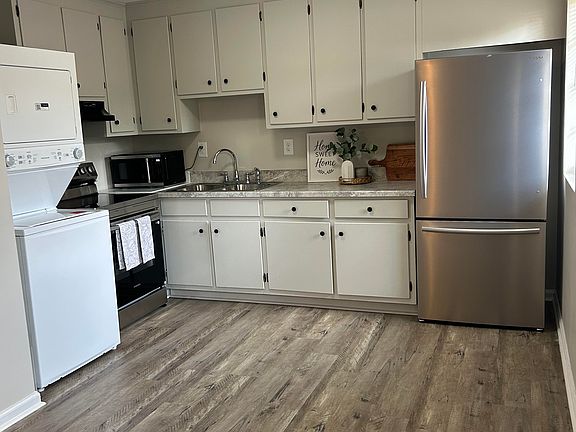 Kitchen - Brand new appliances