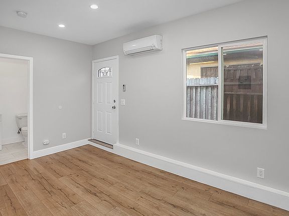 4th image of 10836 Stanwin Ave
