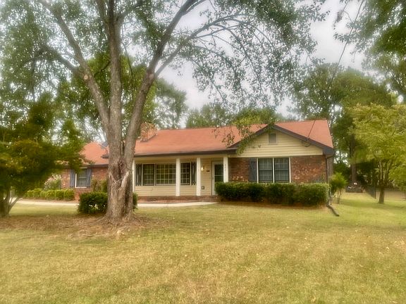 3rd image of 602 Sandhill Cir SE
