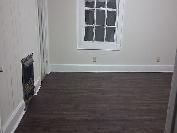 4th image of 215 Maple St