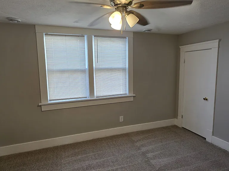 1225 W Osborne St — Photo 9