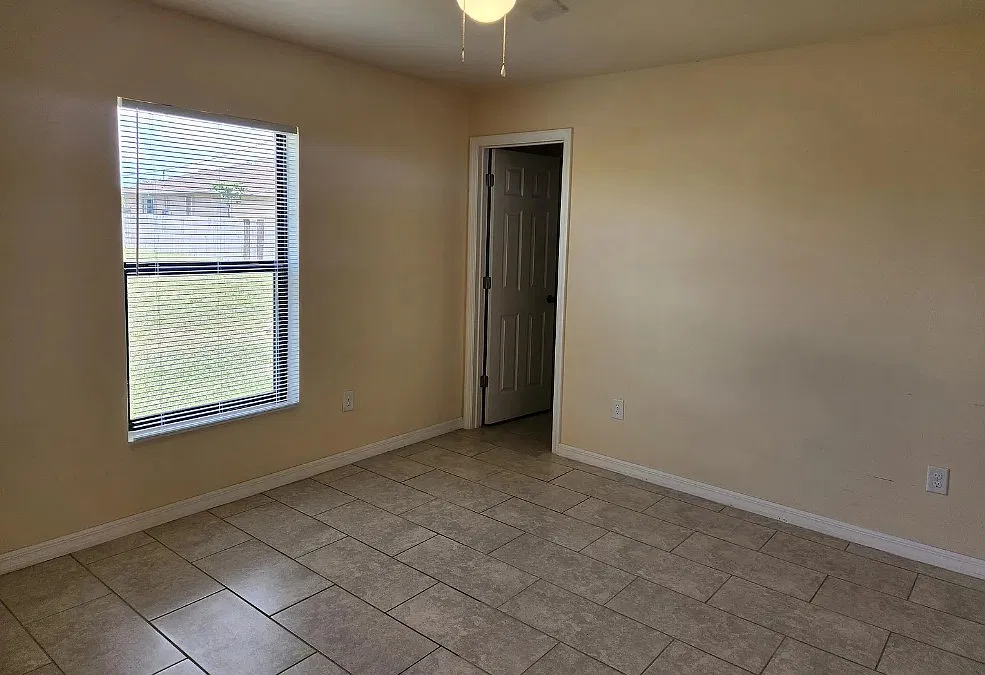 926/930 Southeast 6th Court - 926 — Photo 4