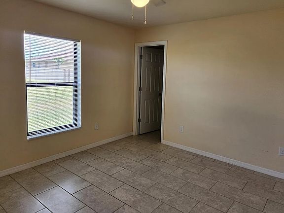 4th image of 926 SE 6th Ct #926