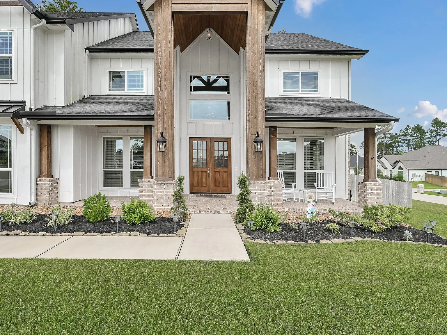 5 bed, 3.5 bath, 4186 sqft, $5,200 — Photo 3