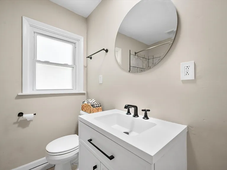 123 E Main St — Photo 12