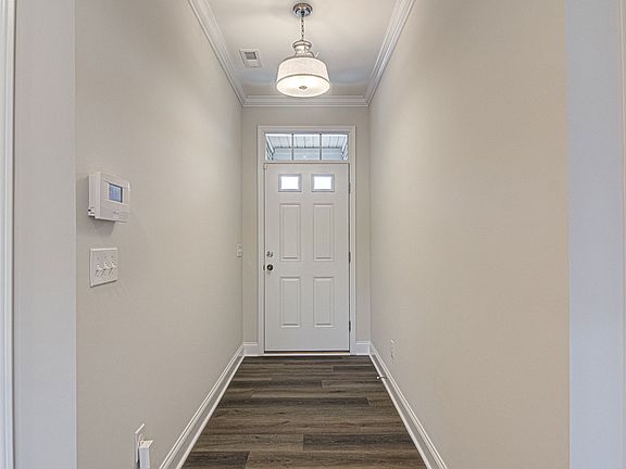 3rd image of 423 Freemont Dr