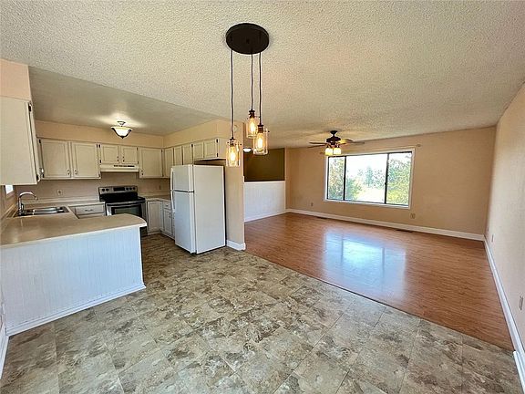 4th image of 1037 Caroline St