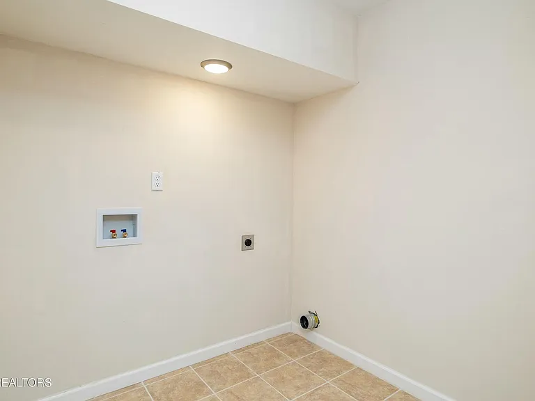 1534 McIlvaine Dr — Photo 7