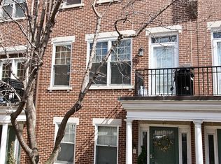 210 W Scott St APT H, Chicago, IL 60610