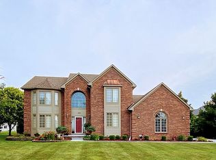 1344 Provincial Dr, Troy, MI 48084