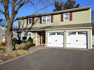 25 Rini Rd, Glen Head, NY 11545