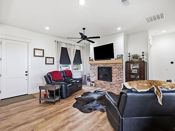 4th image of 460 Valhalla Ct