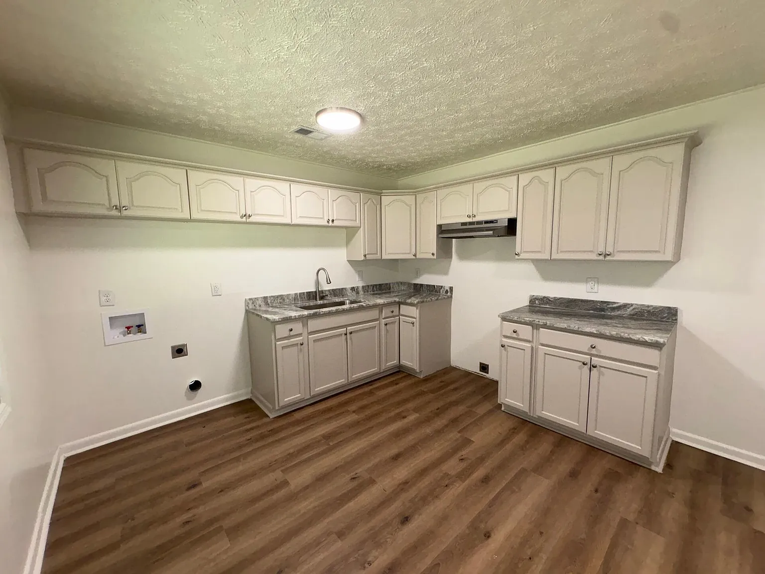 962 Farwell Dr — Photo 3