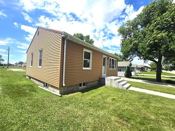 3rd image of 409 Parker Ave SW