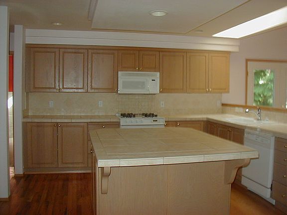 4th image of 22400 Nordkyn Ln NW