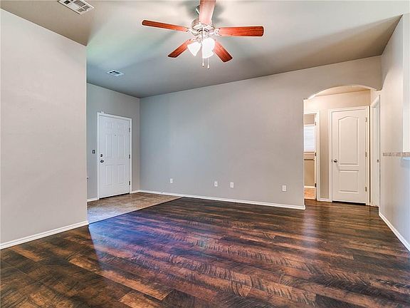 3rd image of 2204 Bradford Cir