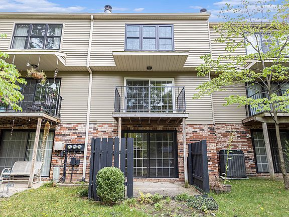 3rd image of 3222 Greenleaf Blvd #29