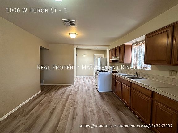 4th image of 1006 W Huron St APT 1