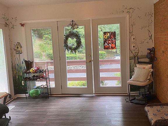 Florida Room facing driveway