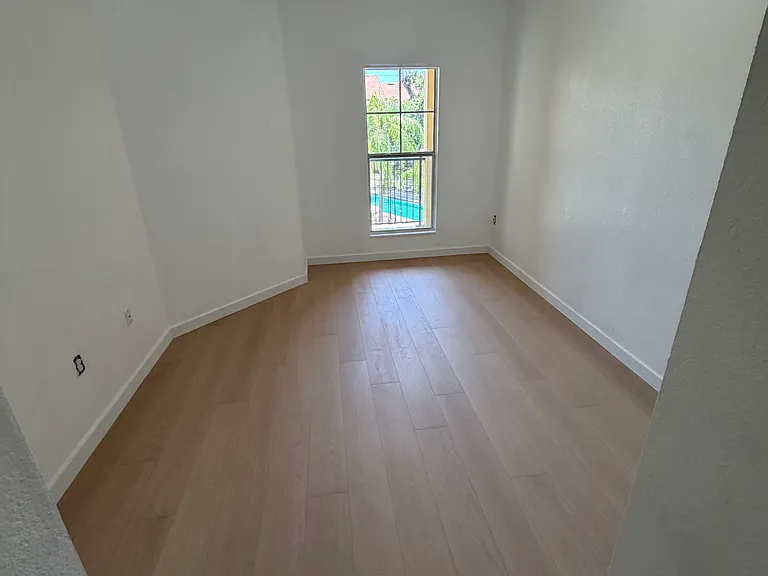 2410 W Azeele St #235 — Photo 8