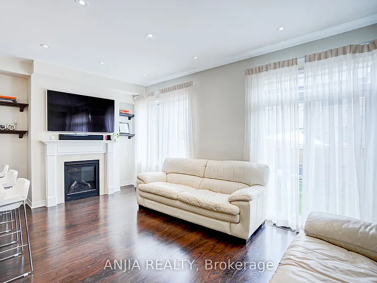 25 Collier Cres — Photo 9