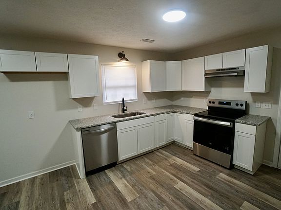 5th image of 122 Oakdale St