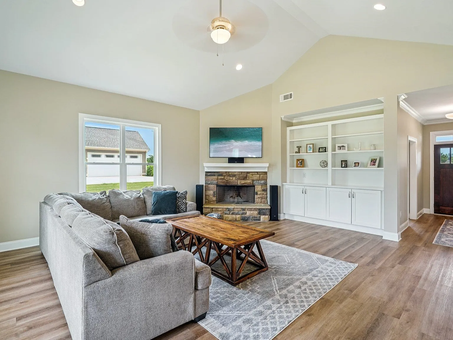 3 bed, 2.5 bath, 1805 sqft, $2,950 — Photo 3